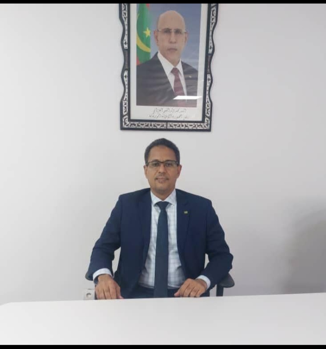 كلمة ترحيبية أعزائي الزوار،  أهلاً بكم في الموقع الإلكتروني الرسمي لمجموعة "صوملك" (Groupe SOMELEC).  إن ضمان استمرارية وجودة الخدمة العمومية للكهرباء في الوسطين الحضري وشبه الحضري على امتداد التراب الوطني؛ وتلبية ومواكبة النمو القوي في الطلب على الطاقة الكهربائية الذي يصل إلى 12% سنوياً في بلد يشهد طفرة اجتماعية واقتصادية؛ والحفاظ على التوازنات المالية للشركة رغم الاعتماد على الإنتاج الحراري (الفيول والديزل) المتأثر مباشرة بتقلبات أسعار المحروقات... تلك هي، من بين أمور أخرى، التحديات الكبرى التي تواجهها مج